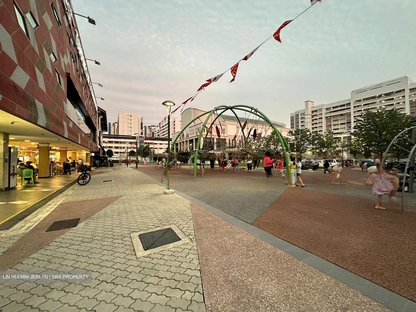 Tampines Street 81 (D18), Shop House #475647301